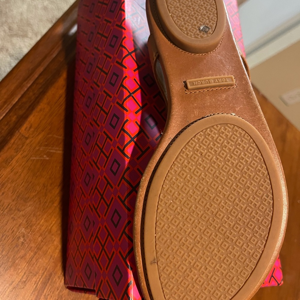 Gently used Tory Burch Sandals.